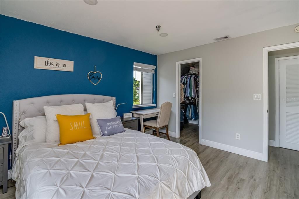 Active With Contract: $189,900 (1 beds, 1 baths, 742 Square Feet)