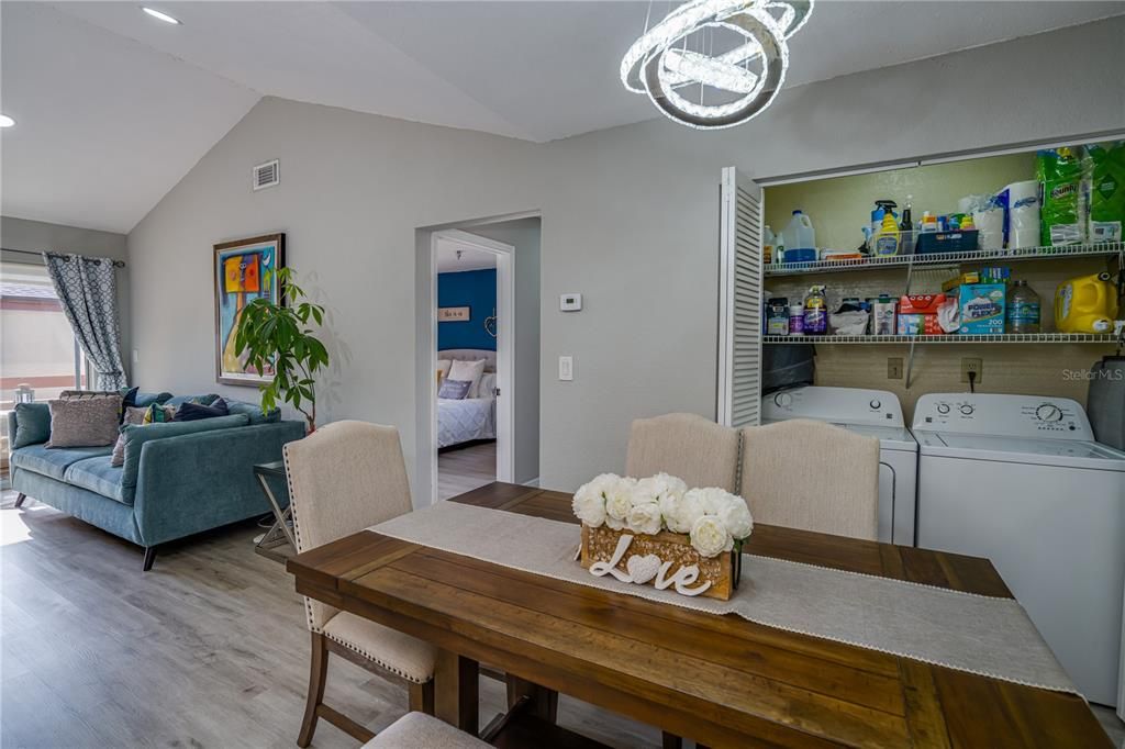 Active With Contract: $189,900 (1 beds, 1 baths, 742 Square Feet)