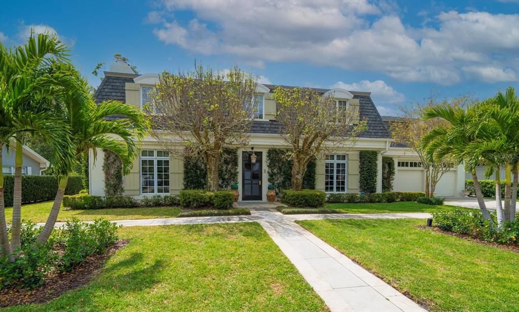 Recently Sold: $2,399,000 (5 beds, 4 baths, 4244 Square Feet)