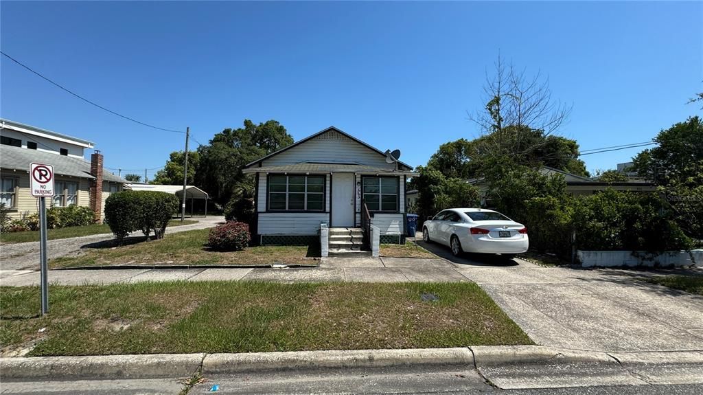 Active With Contract: $380,000 (2 beds, 1 baths, 899 Square Feet)