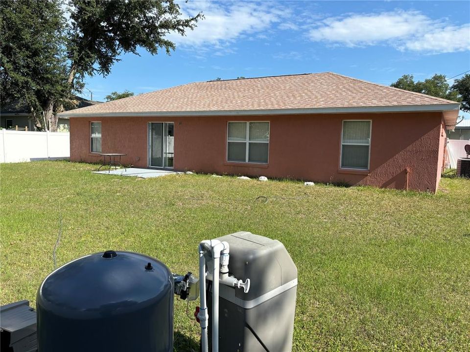 For Sale: $300,000 (3 beds, 2 baths, 1550 Square Feet)