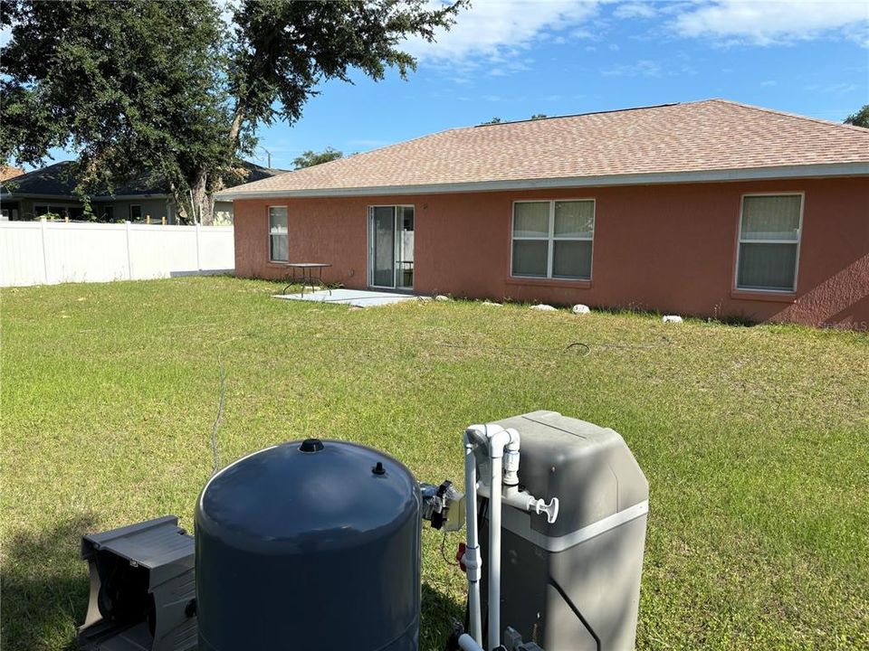 For Sale: $300,000 (3 beds, 2 baths, 1550 Square Feet)