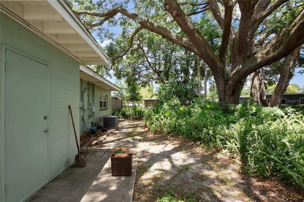 Active With Contract: $400,000 (3 beds, 2 baths, 2061 Square Feet)