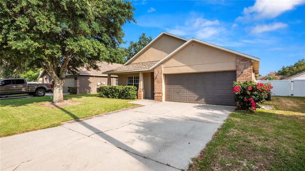 Active With Contract: $349,900 (3 beds, 2 baths, 1483 Square Feet)