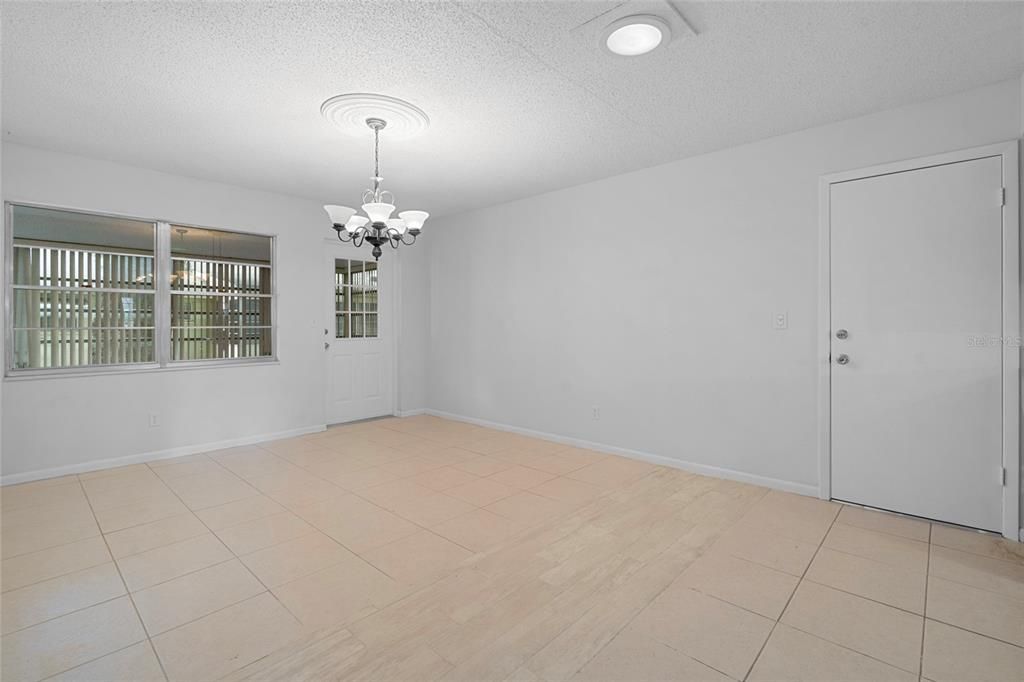 Active With Contract: $185,000 (2 beds, 2 baths, 1531 Square Feet)