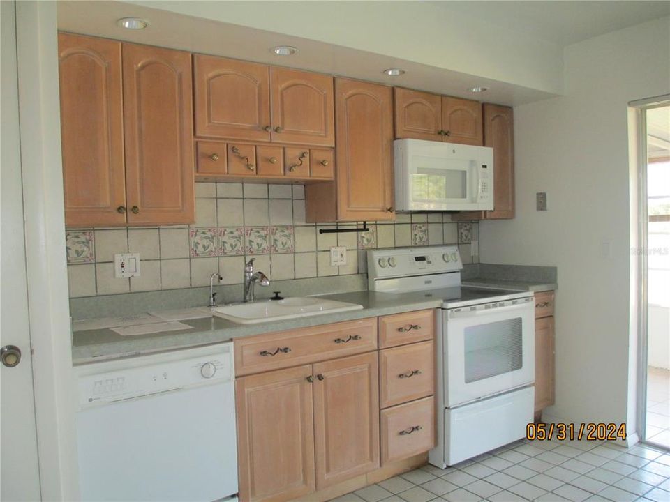 Recently Rented: $1,520 (2 beds, 1 baths, 704 Square Feet)