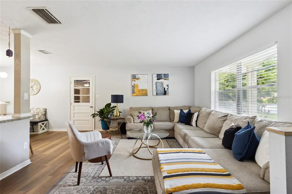 Active With Contract: $289,900 (3 beds, 2 baths, 1334 Square Feet)