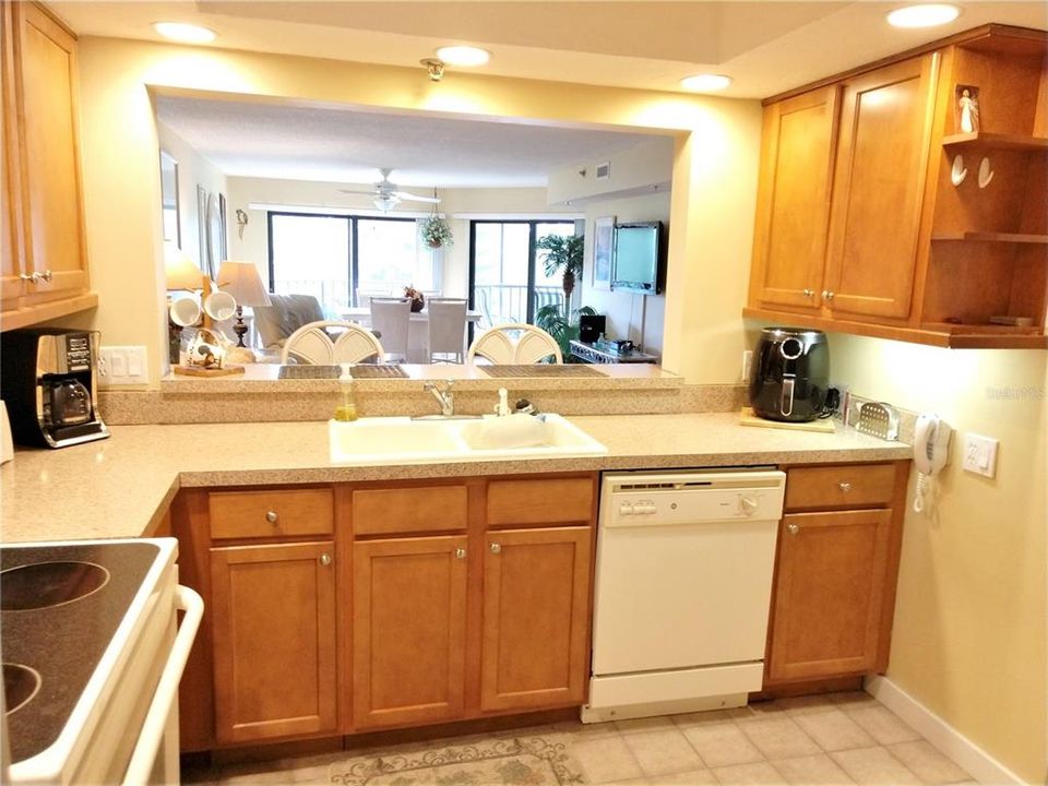 For Rent: $2,900 (2 beds, 2 baths, 1255 Square Feet)