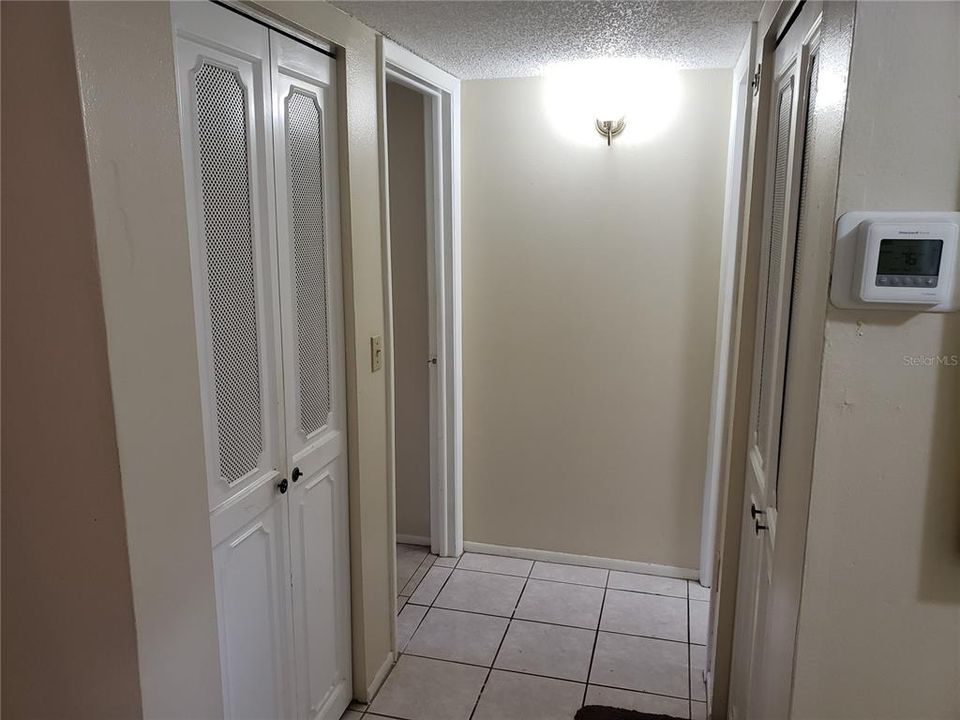 For Sale: $129,900 (1 beds, 1 baths, 700 Square Feet)