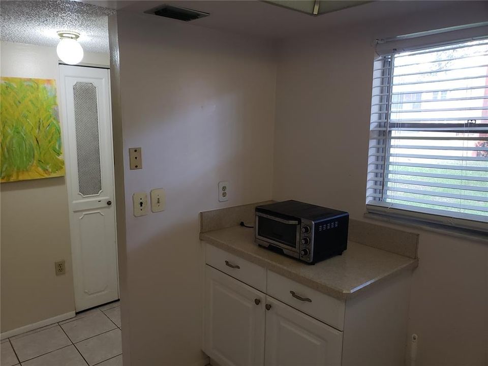 For Sale: $129,900 (1 beds, 1 baths, 700 Square Feet)