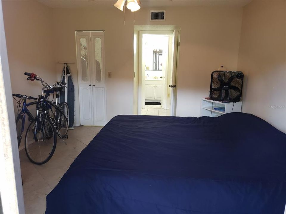 For Sale: $129,900 (1 beds, 1 baths, 700 Square Feet)