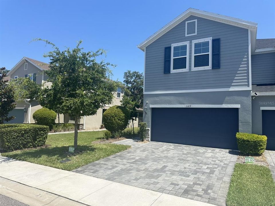 Active With Contract: $2,750 (3 beds, 2 baths, 2020 Square Feet)