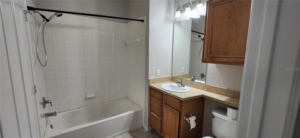 Active With Contract: $1,600 (2 beds, 2 baths, 1079 Square Feet)