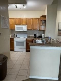 Active With Contract: $1,600 (2 beds, 2 baths, 1079 Square Feet)