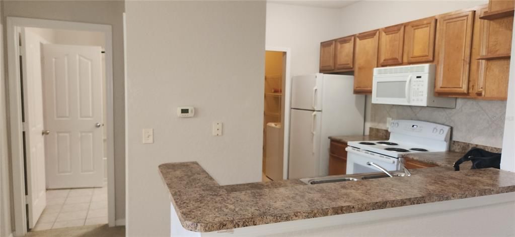 Active With Contract: $1,600 (2 beds, 2 baths, 1079 Square Feet)