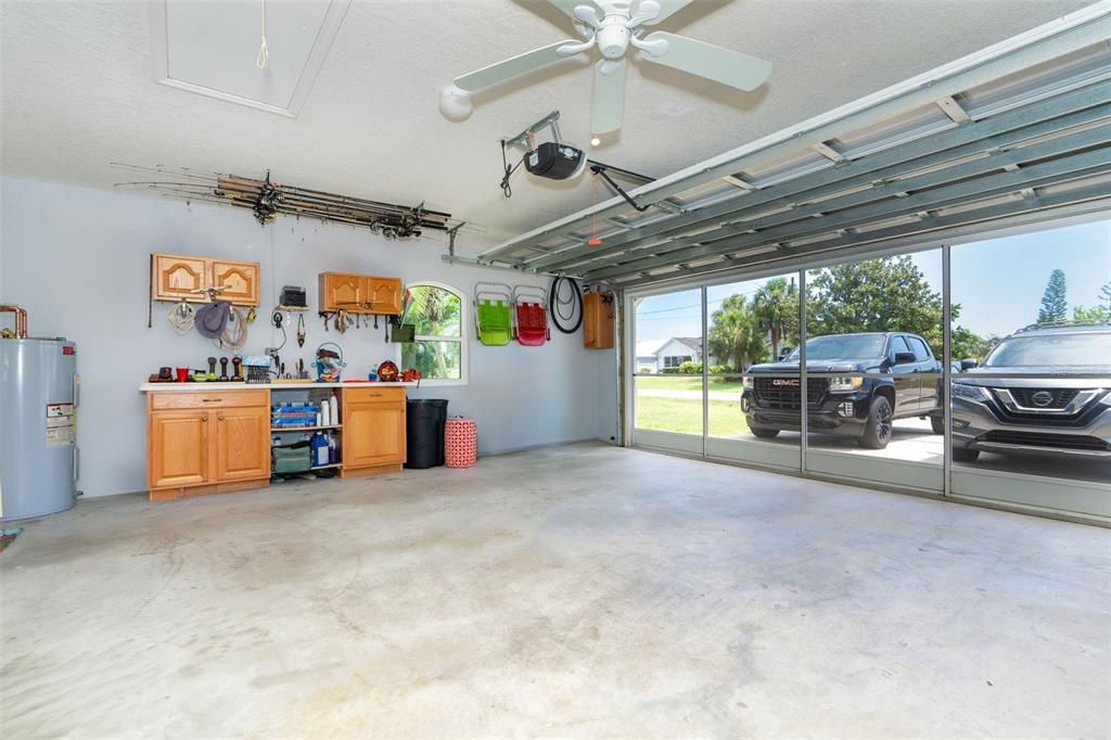 2 car garage w/built-in workbench & cabinets