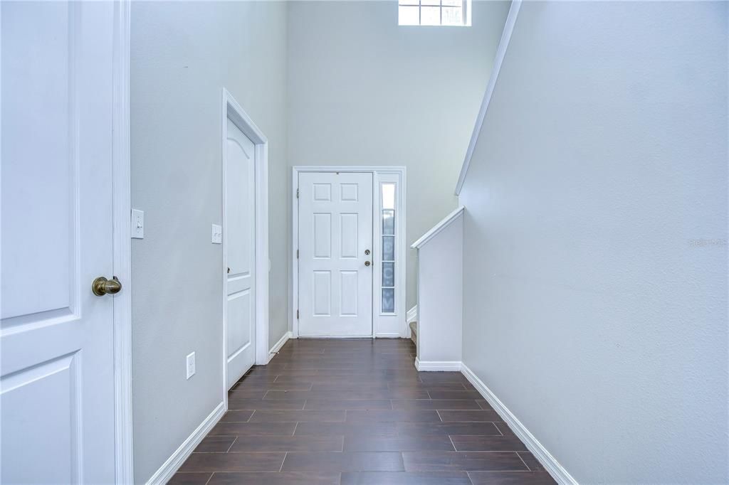 Two story foyer!