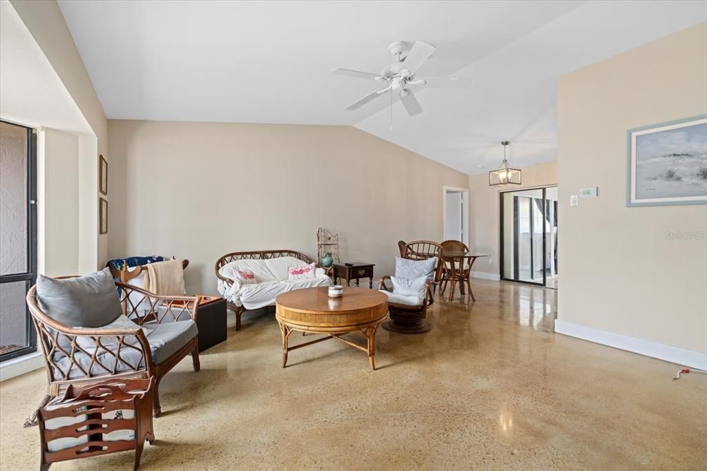 Active With Contract: $349,900 (2 beds, 2 baths, 1223 Square Feet)