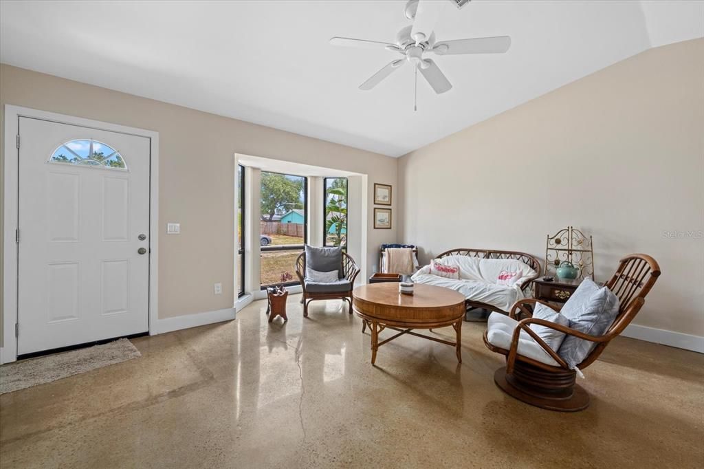 Active With Contract: $349,900 (2 beds, 2 baths, 1223 Square Feet)