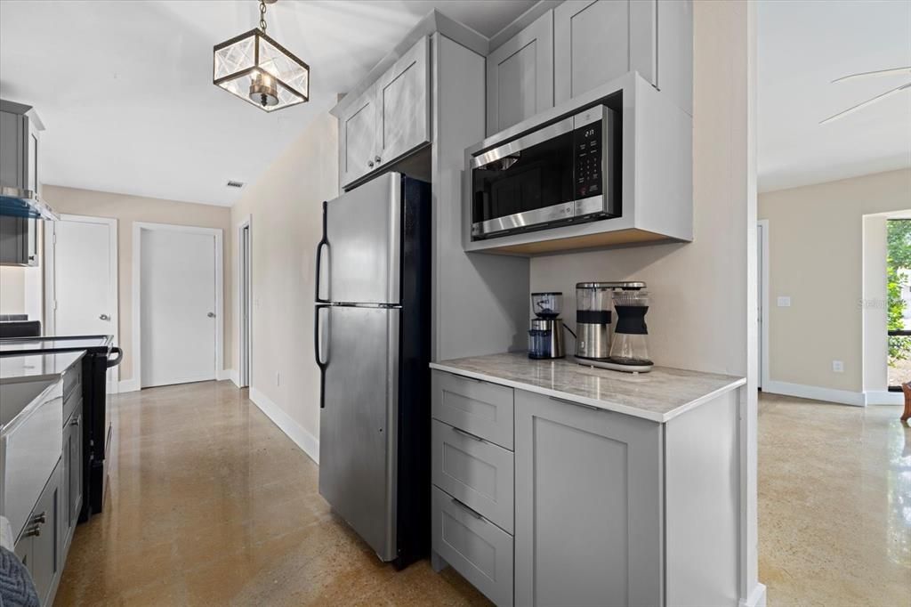 Active With Contract: $349,900 (2 beds, 2 baths, 1223 Square Feet)