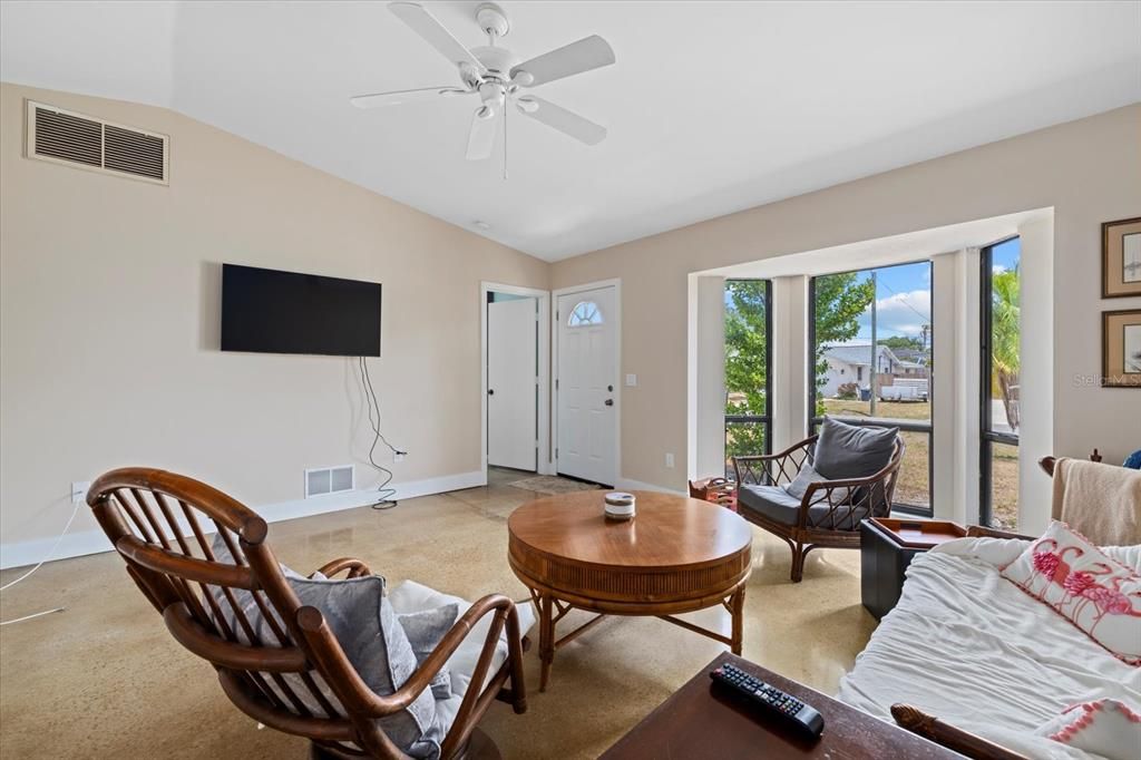 Active With Contract: $349,900 (2 beds, 2 baths, 1223 Square Feet)