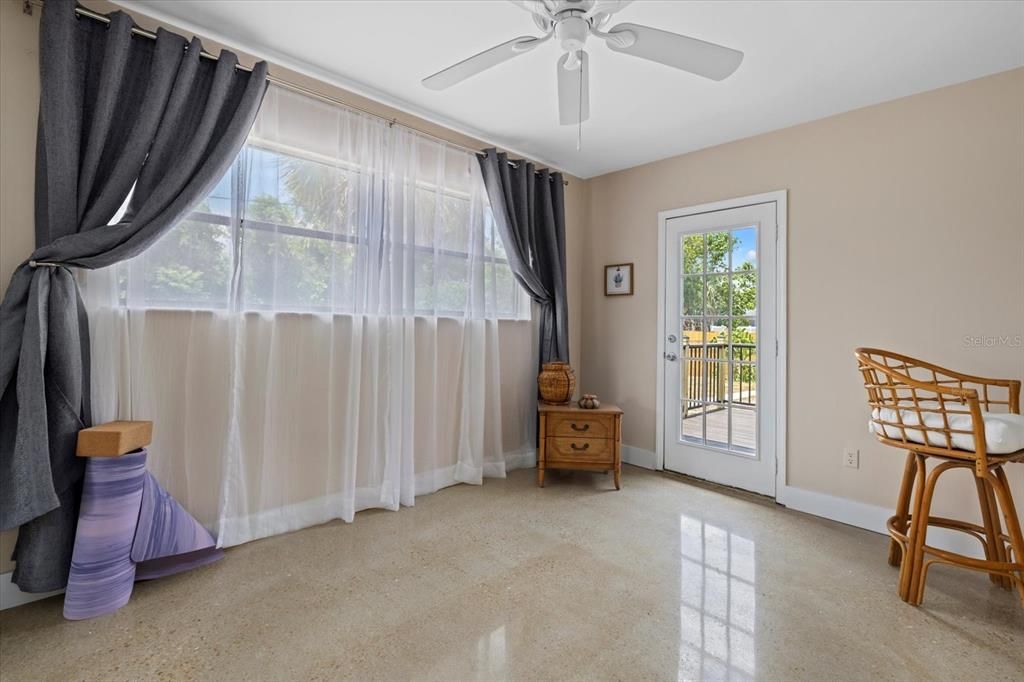 Active With Contract: $349,900 (2 beds, 2 baths, 1223 Square Feet)