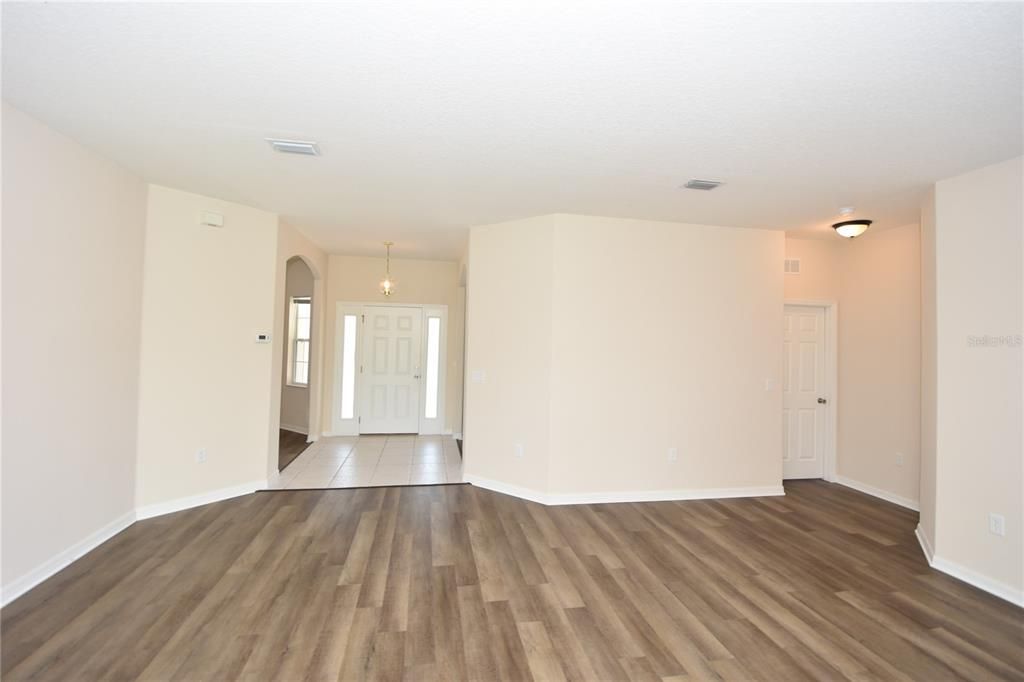 Active With Contract: $349,900 (4 beds, 2 baths, 2260 Square Feet)