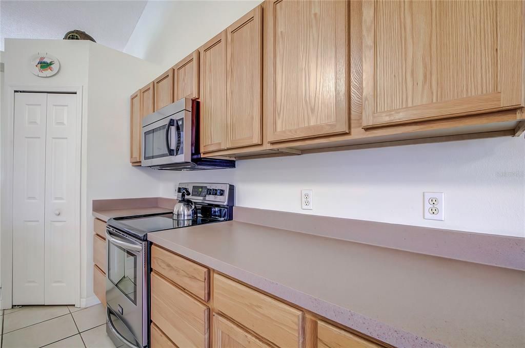 Active With Contract: $309,000 (3 beds, 2 baths, 2047 Square Feet)