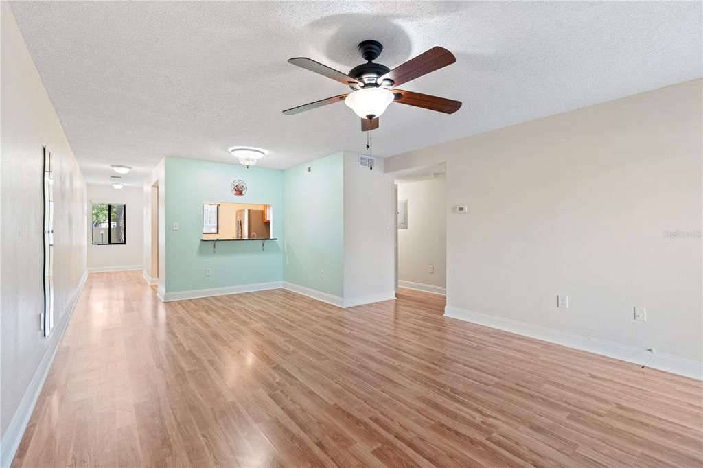 Active With Contract: $258,000 (2 beds, 2 baths, 1075 Square Feet)