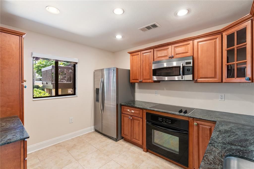 Active With Contract: $258,000 (2 beds, 2 baths, 1075 Square Feet)