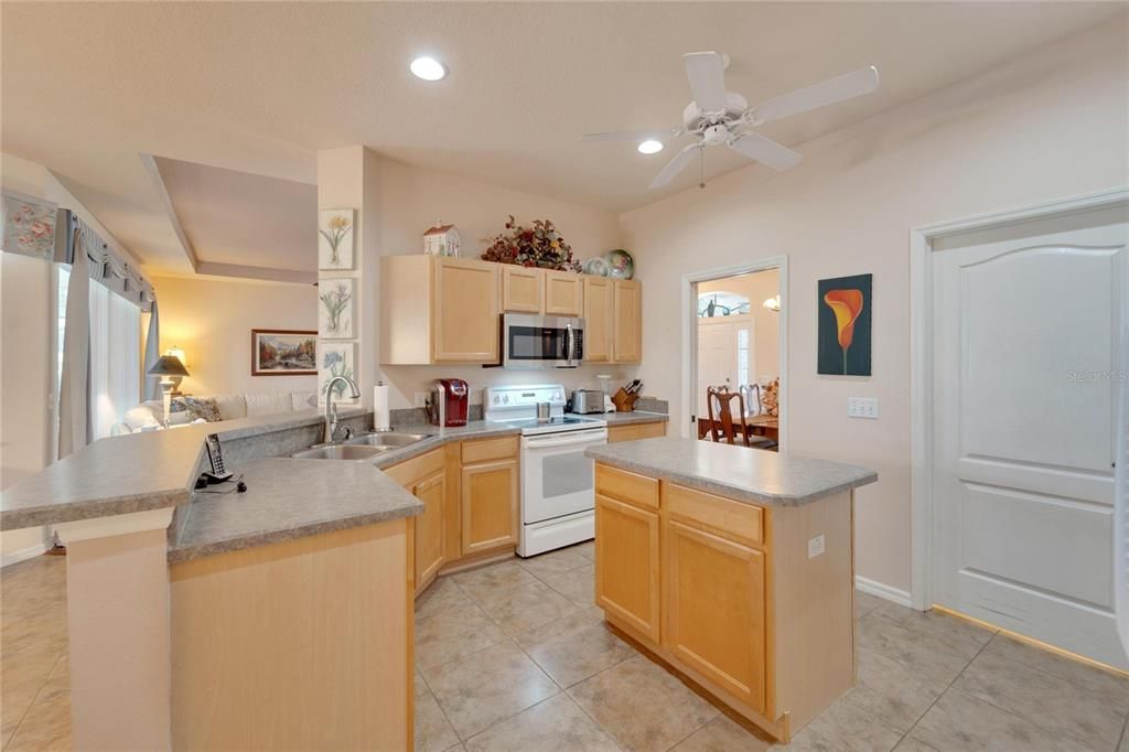 For Sale: $439,900 (3 beds, 2 baths, 2290 Square Feet)