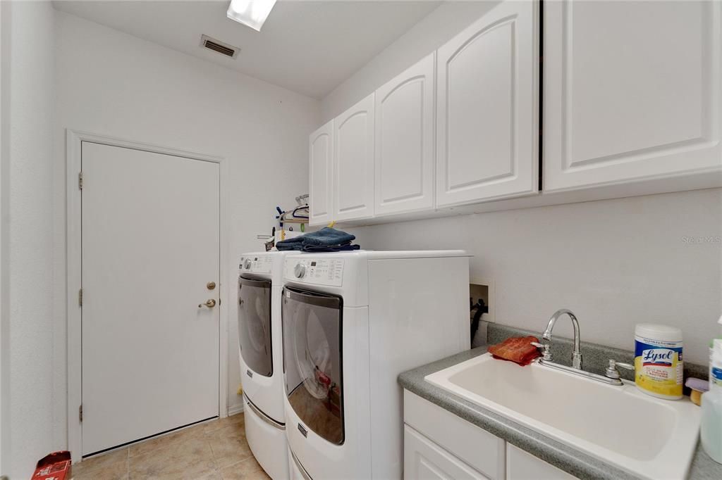 Active With Contract: $439,900 (3 beds, 2 baths, 2290 Square Feet)