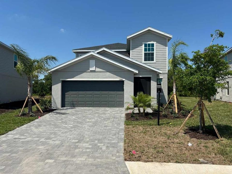 Recently Sold: $366,298 (5 beds, 2 baths, 2395 Square Feet)