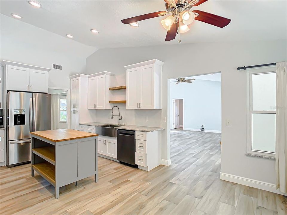 Active With Contract: $600,000 (4 beds, 2 baths, 2238 Square Feet)