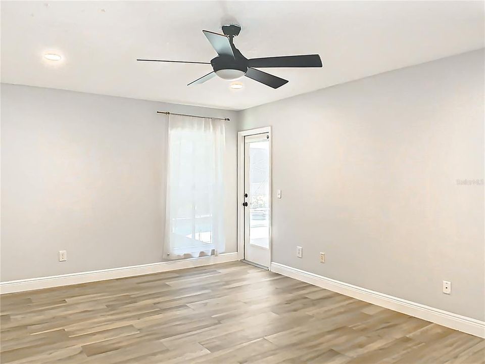 Active With Contract: $600,000 (4 beds, 2 baths, 2238 Square Feet)