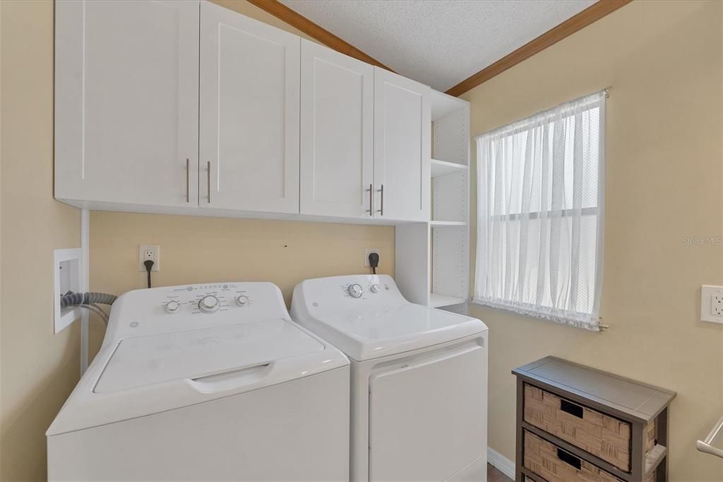 For Sale: $219,300 (2 beds, 2 baths, 1351 Square Feet)