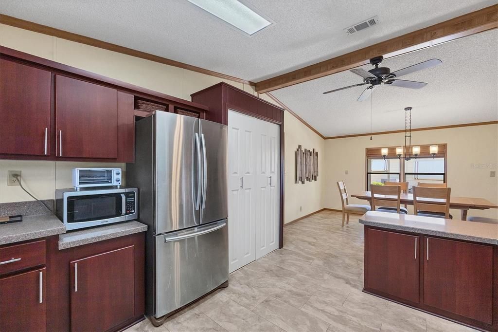 For Sale: $219,300 (2 beds, 2 baths, 1351 Square Feet)