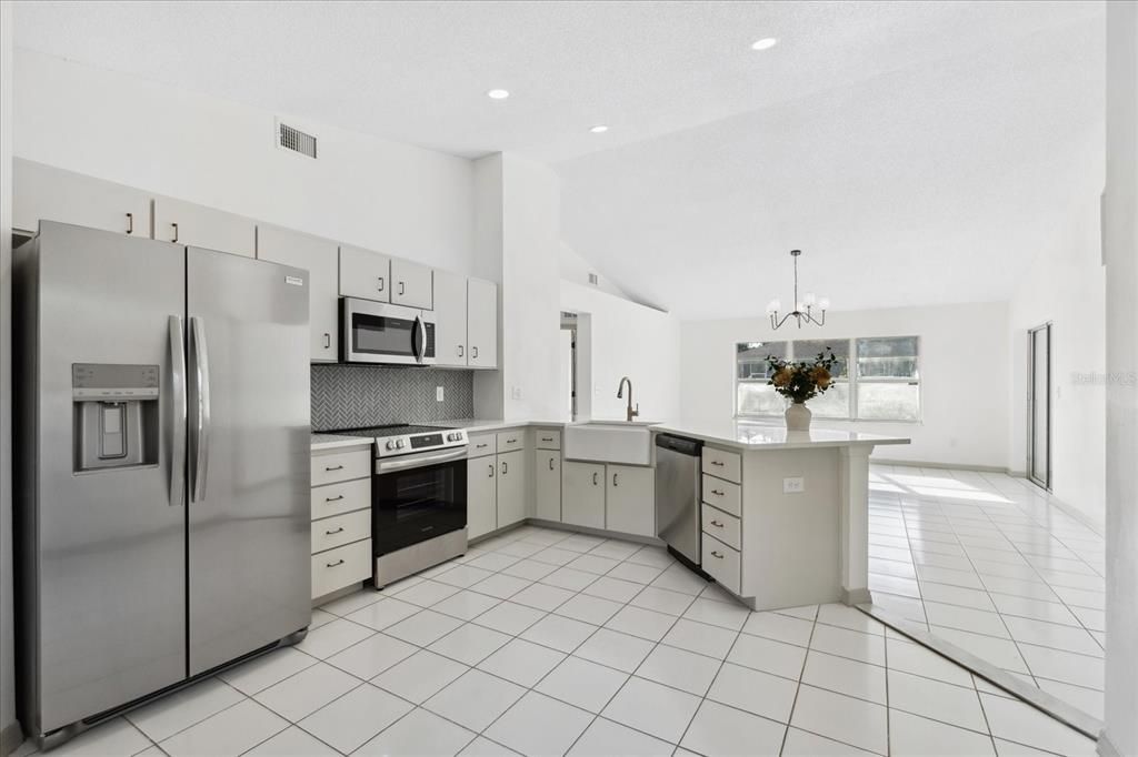 For Sale: $349,000 (3 beds, 2 baths, 1673 Square Feet)