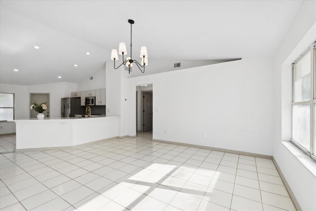 For Sale: $349,000 (3 beds, 2 baths, 1673 Square Feet)