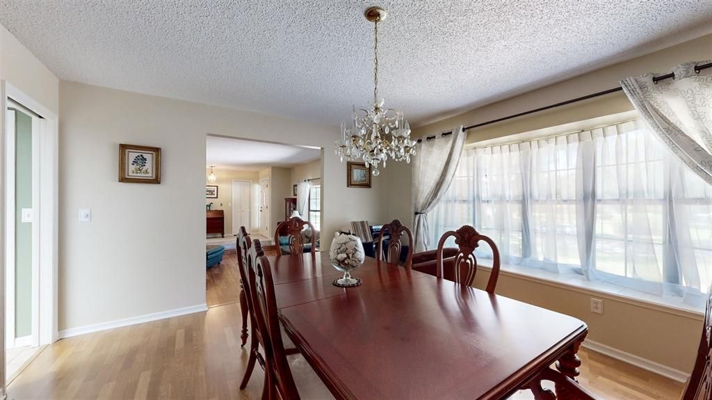 Dining room w/Bay window