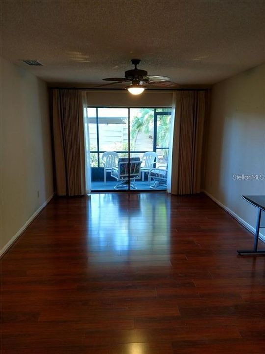 For Rent: $1,950 (2 beds, 2 baths, 888 Square Feet)