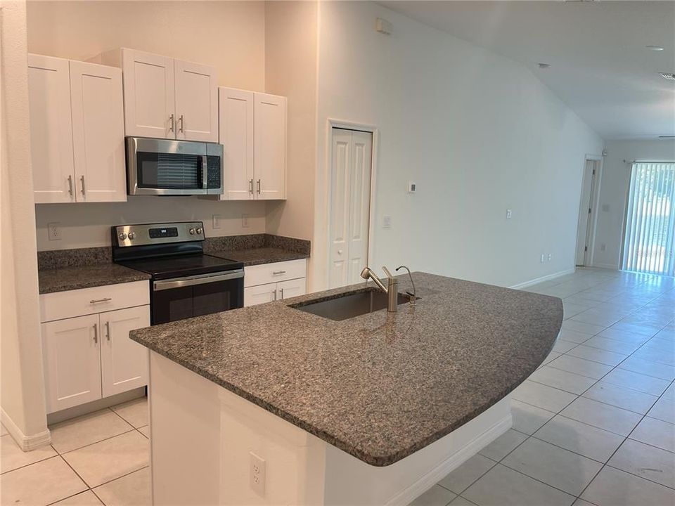 Active With Contract: $2,050 (3 beds, 2 baths, 1484 Square Feet)