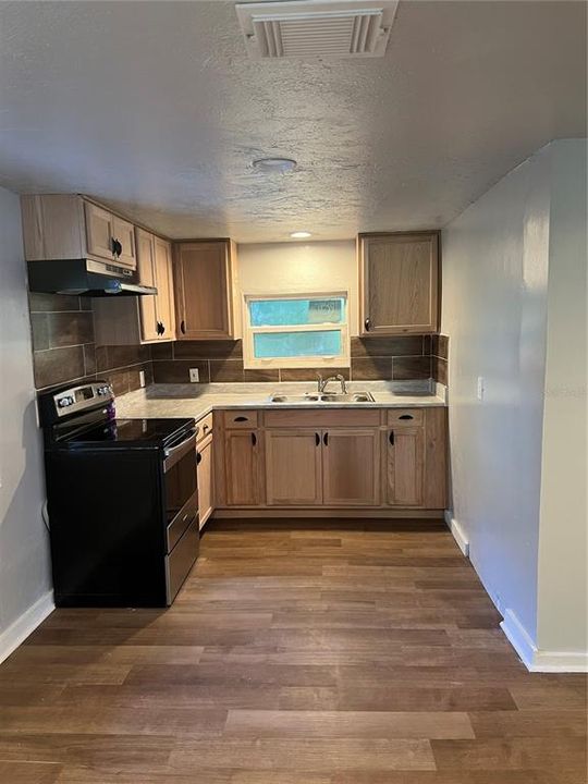Active With Contract: $169,900 (4 beds, 2 baths, 1306 Square Feet)