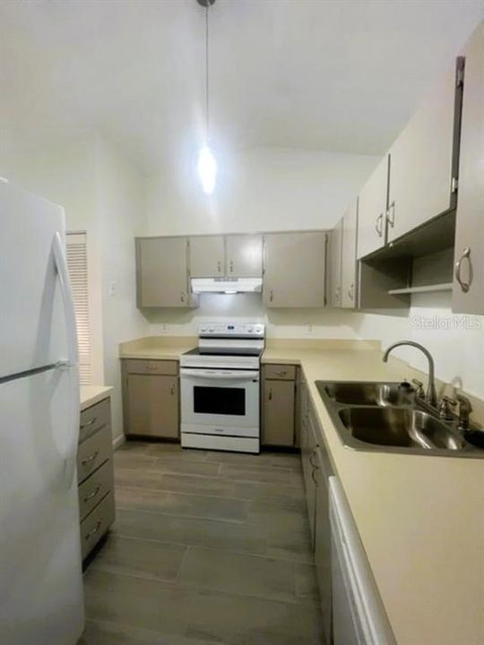 For Rent: $2,250 (3 beds, 2 baths, 1204 Square Feet)