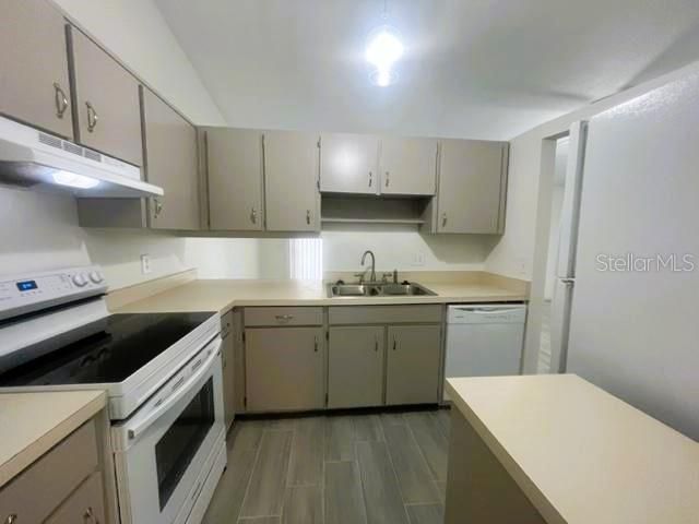 For Rent: $2,250 (3 beds, 2 baths, 1204 Square Feet)