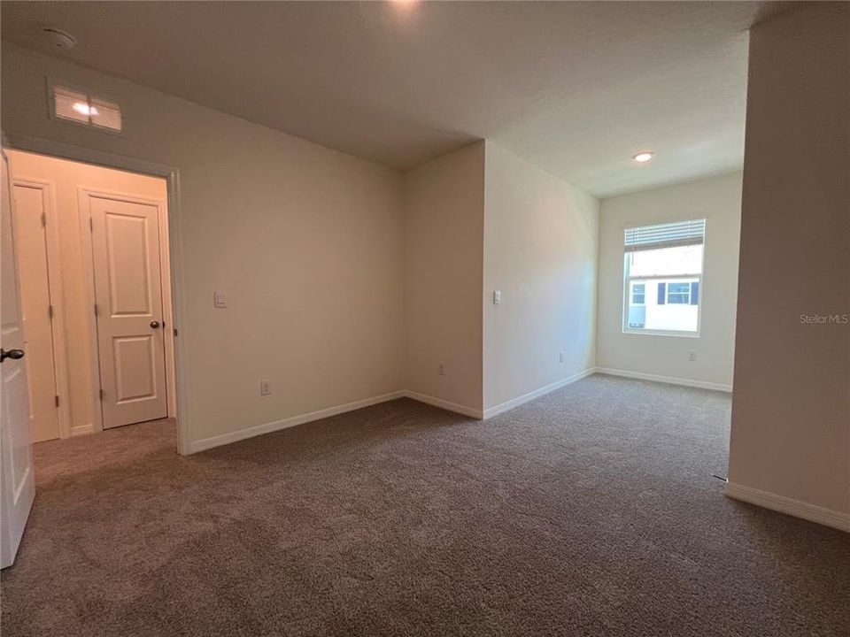 Recently Rented: $2,400 (3 beds, 2 baths, 1673 Square Feet)