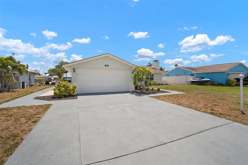 For Sale: $650,000 (3 beds, 2 baths, 1590 Square Feet)