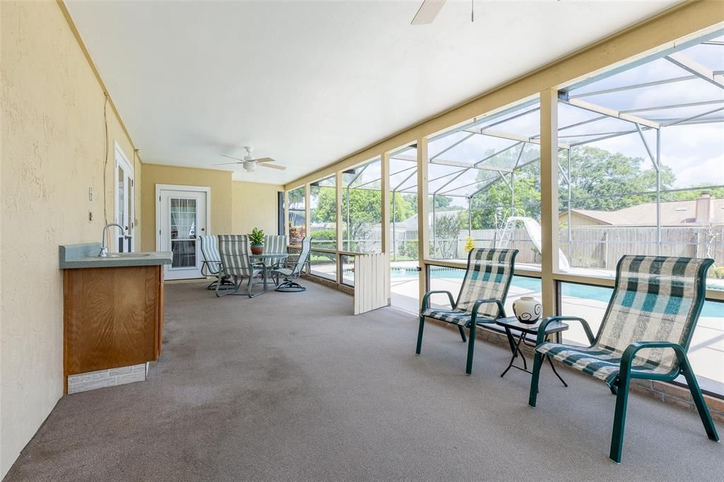 Carpeted Lanai with Wet Bar