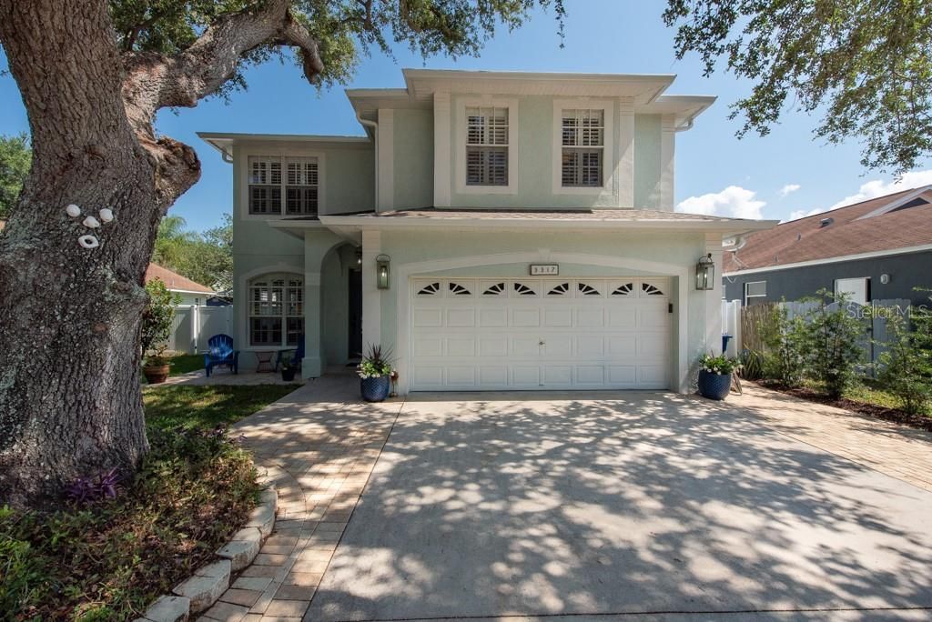 Recently Sold: $715,000 (4 beds, 2 baths, 2588 Square Feet)