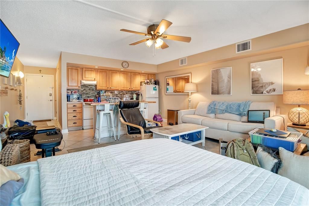 For Sale: $311,000 (1 beds, 1 baths, 459 Square Feet)